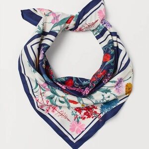Floral Print Square Scarf – 21”x21” – Blue & Cream Botanical Pattern